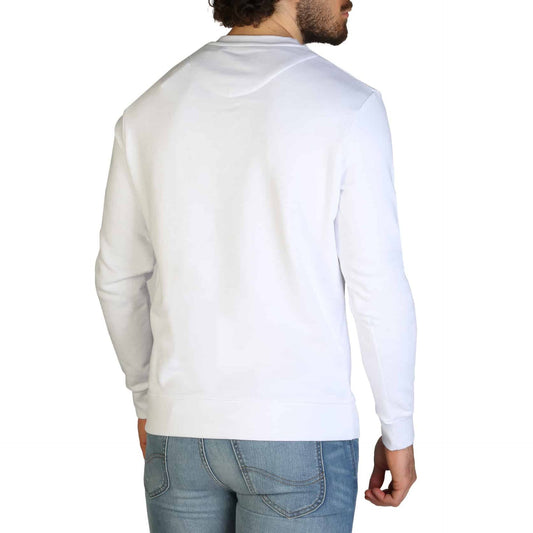 High-quality Aquascutum sweatshirt in a classic white color, featuring a comfortable and stylish design. This modern, versatile sweatshirt is perfect for everyday wear. Sofybrands Fashion Outlet